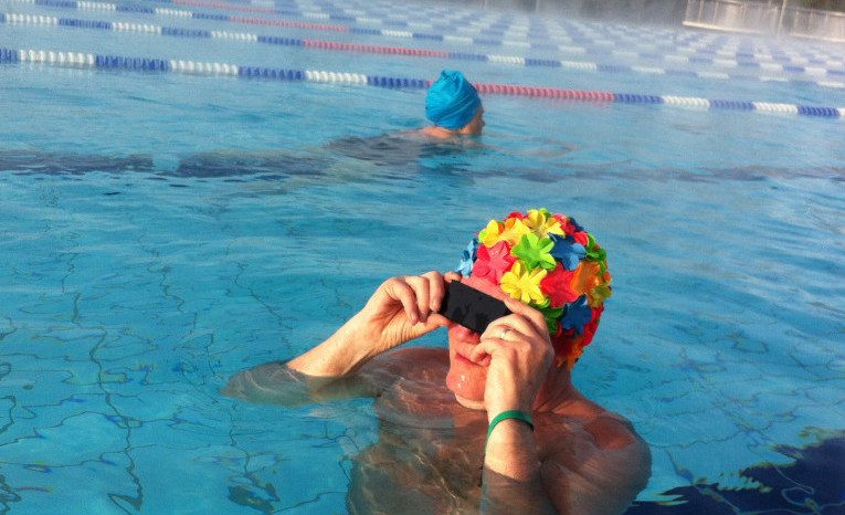 Horft á gula hnöttinn hverfa á himinhvolfinu