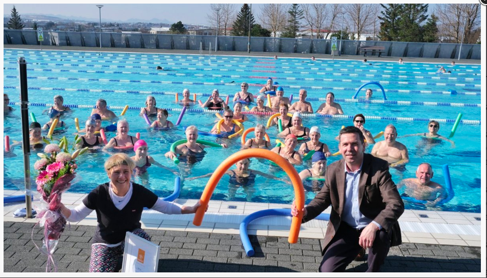 Helga Guðrún Gunnarsdóttir og Ármann Kr. Ólafsson við afhendingu Hvatningarverðlauna Kópavogs.